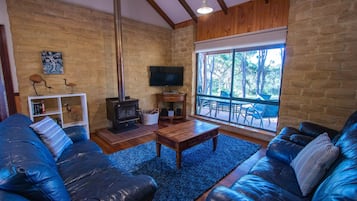 Nautilus 2 Bed 1 Bath | Living area | 50-inch flat-screen TV with digital channels, plasma TV, fireplace