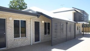 Front of property - Emerald Park Motel (Emerald)