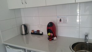 Quarto standard, para não fumantes, cozinha (2 Bedroom Apartment) | Café e/ou cafeteira