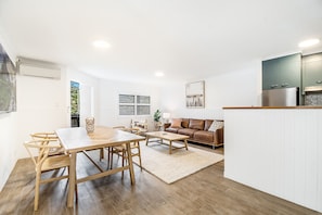 Living area - Beaches Apartments Byron Bay (Byron Bay)