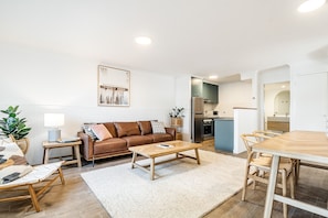 Standard Apartment, 2 Bedrooms | Living area - Beaches Apartments Byron Bay (Byron Bay)