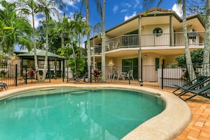 Outdoor pool - Beaches Apartments Byron Bay (Byron Bay)