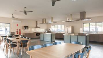 Tempat makan keluarga