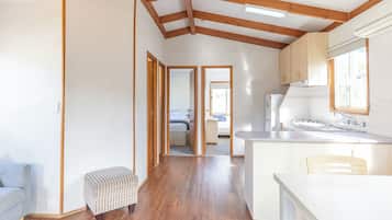 Boronia Cabin | In-room dining
