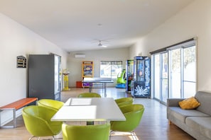 Spielezimmer