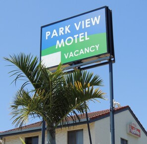 Front of property - Park View Motel (Gladstone)