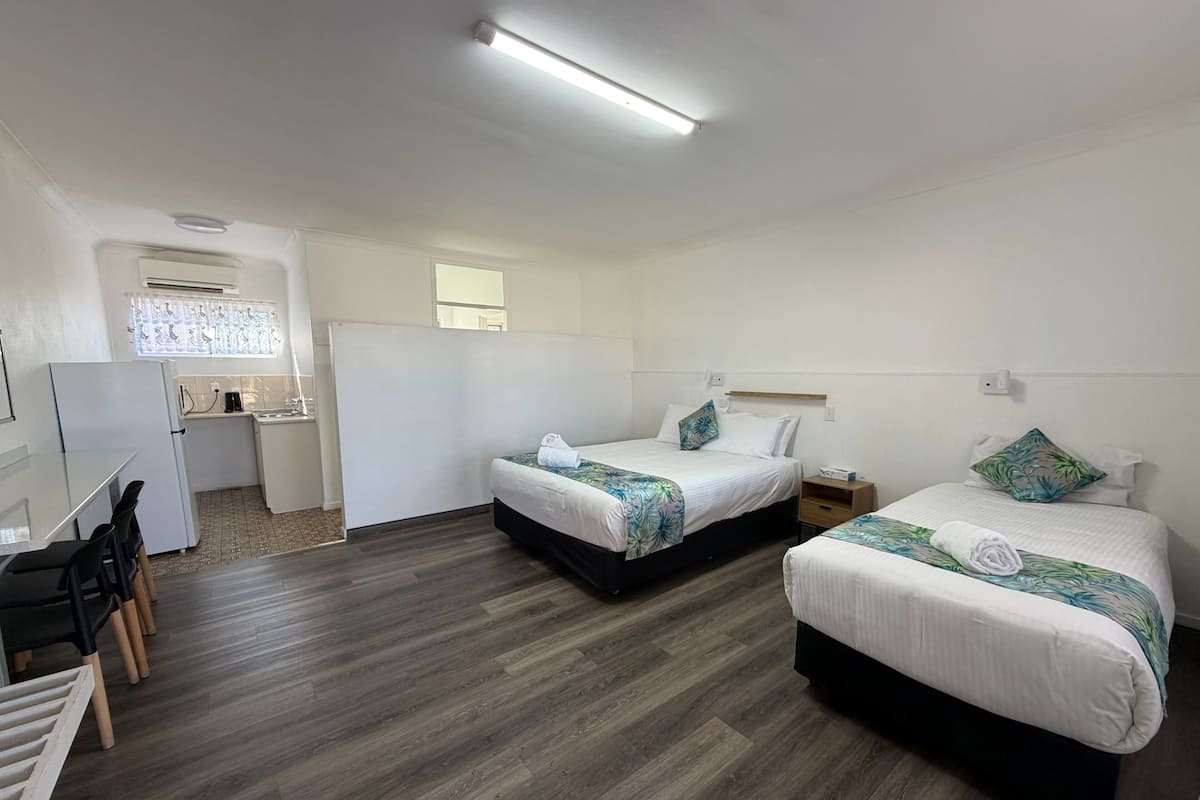 Chambre Standard avec lits jumeaux, non-fumeurs | Bureau, fer et planche Ă repasser, Wi-Fi gratuit, draps fournis