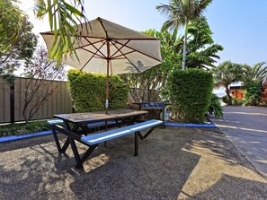 BBQ/picnic Area - Riviera Motel Bundaberg (Bundaberg West)