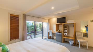 Habitación, 1 cama Queen size, Terraza, planta baja | Servicios de la habitación