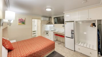 Studio Queen Apartment | 1 間睡房、隔音、熨斗/熨衫板、免費 Wi-Fi
