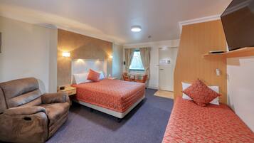 Studio Executive Apartment | Soundproofing, iron/ironing board, free WiFi, bed sheets