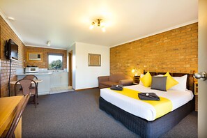 Premium bedding, soundproofing, iron/ironing board, free WiFi