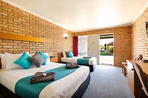 Standard Suite, 1 Bedroom, Non Smoking (Twin Suite) | Garden view
