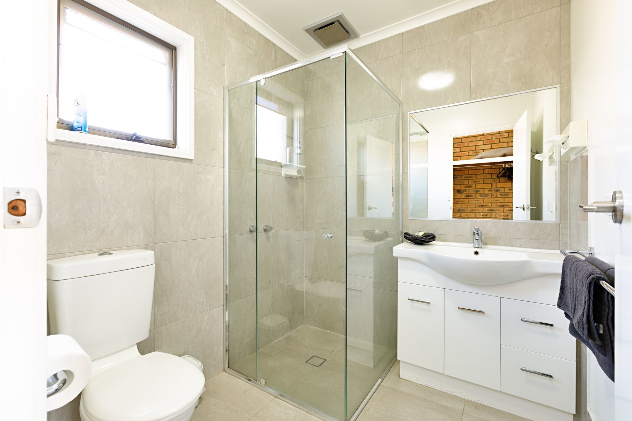Standard Suite, 1 Bedroom, Non Smoking (Queen Suite) | Bathroom
