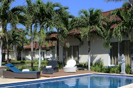 3 piscinas al aire libre, sillones reclinables de piscina