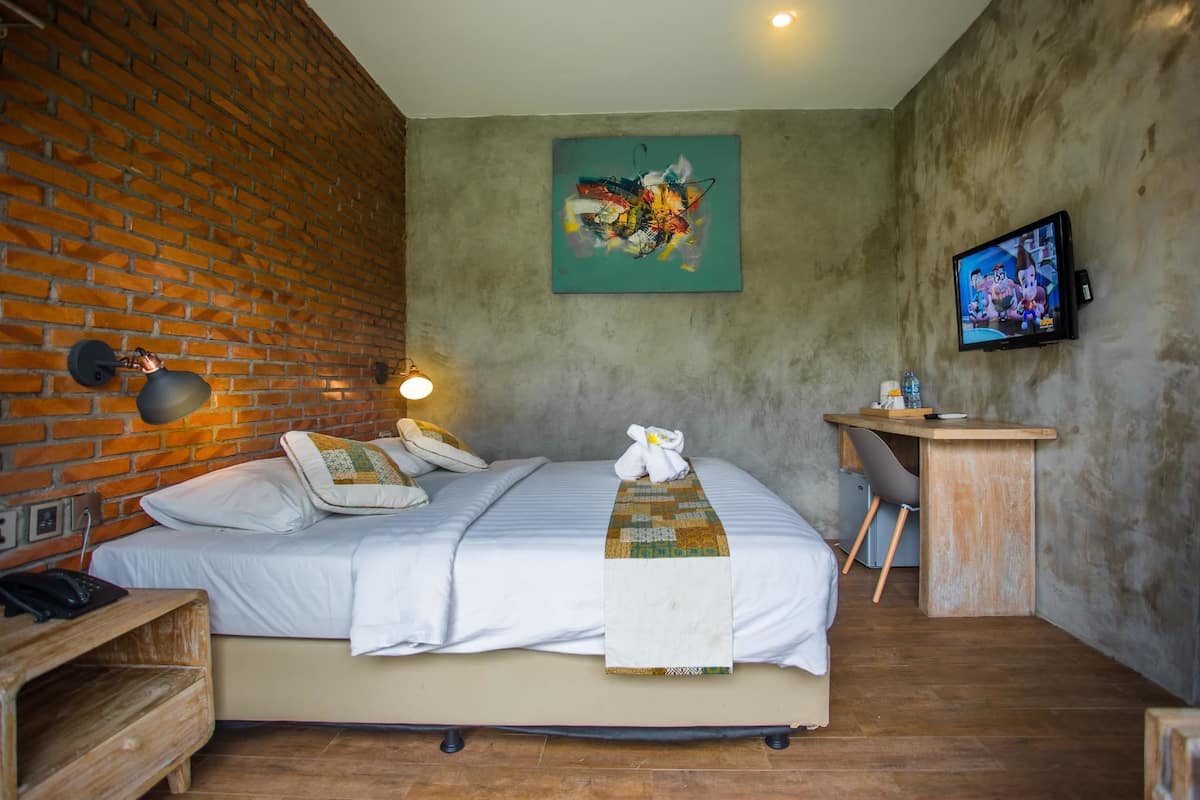 Studio | 1 bedroom, in-room safe, free WiFi, bed sheets