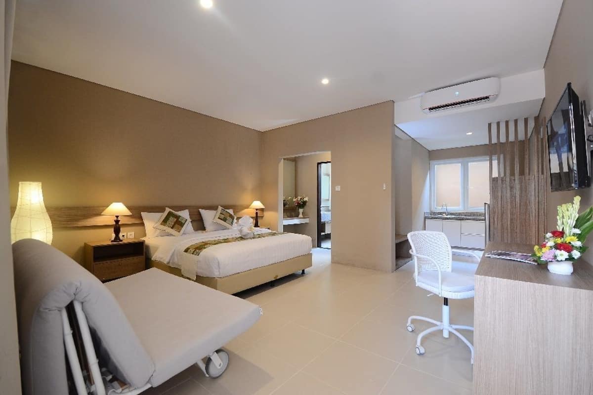 Signature Room, 2 Bedrooms, Pool View | 1 bedroom, in-room safe, free WiFi, bed sheets