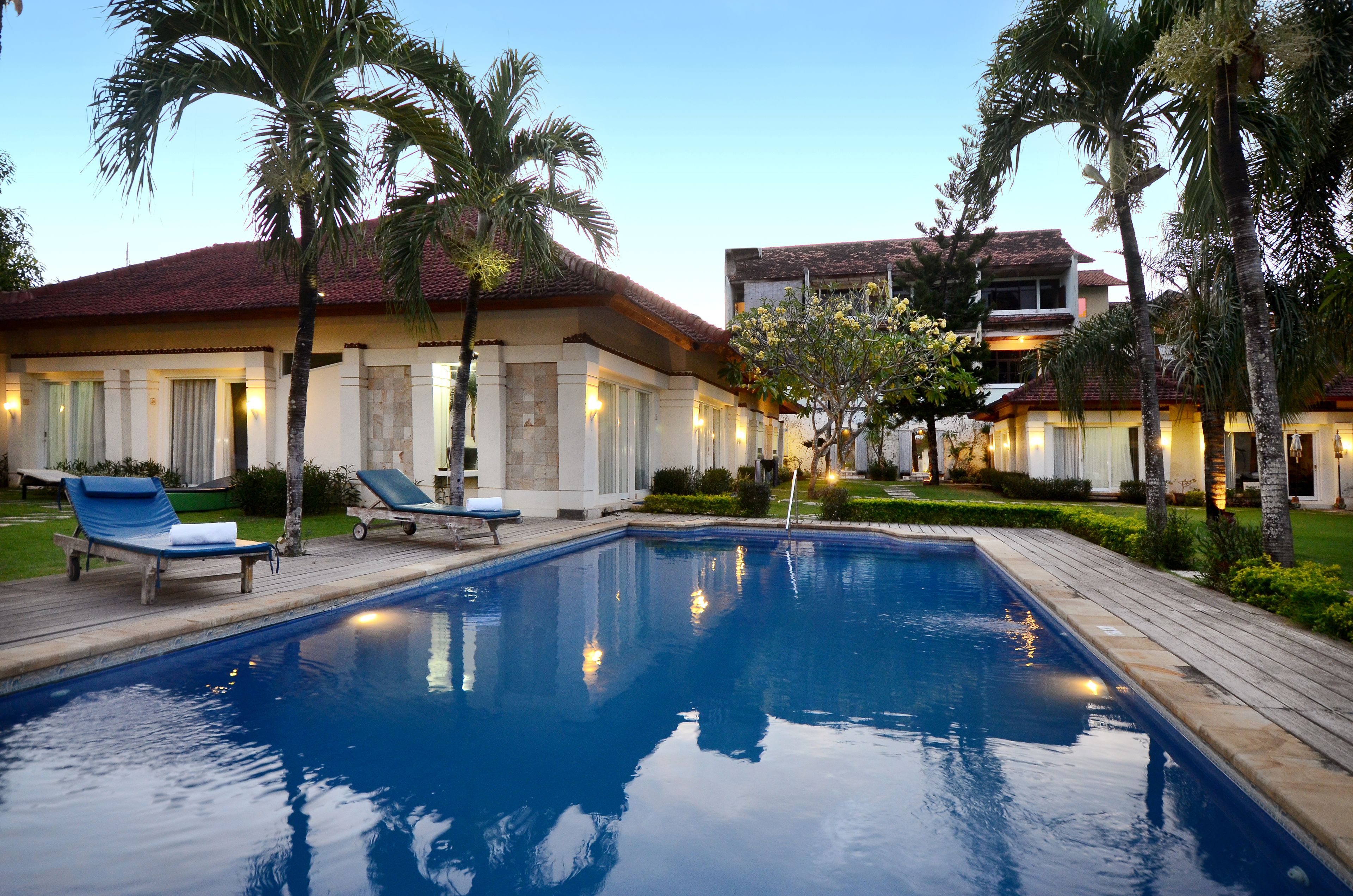 3 outdoor pools, sun loungers