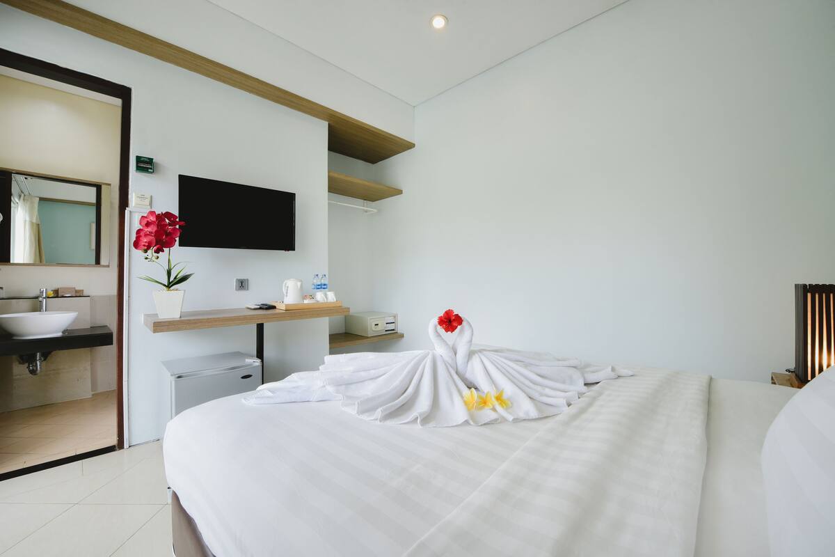 Cozy Double Bedroom | 房內夾萬、免費 Wi-Fi、床單