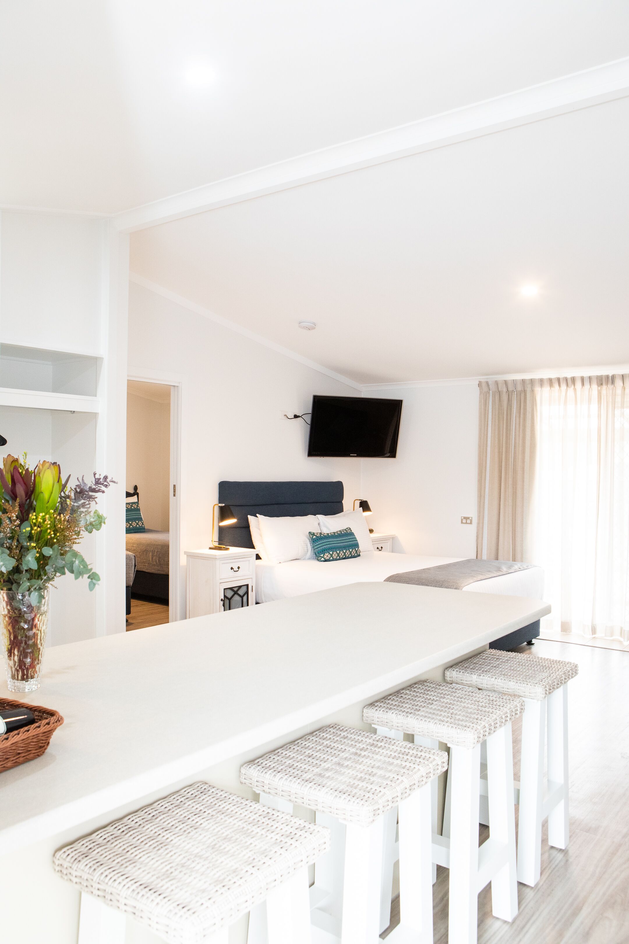 Family Suite, Multiple Beds, Kitchenette, Poolside