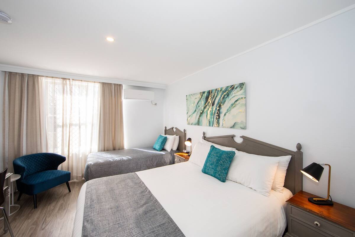 Deluxe Twin / Triple Room