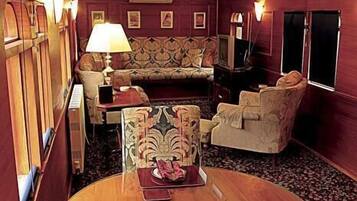 Kamar Standar, Bebas Asap Rokok, dapur kecil (Governors Carriage) | Makan di kamar