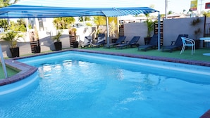 Outdoor pool - Rover Motel (West Mackay)