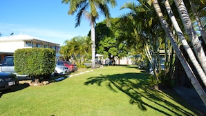 Property grounds - Rover Motel (West Mackay)