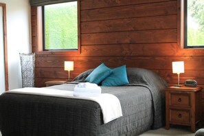 Cuna de viaje, wifi gratis y ropa de cama