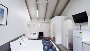 Twin Villa | Individually decorated, individually furnished, laptop workspace