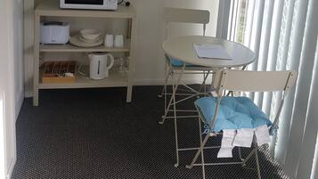 Basic Studio | In-room dining
