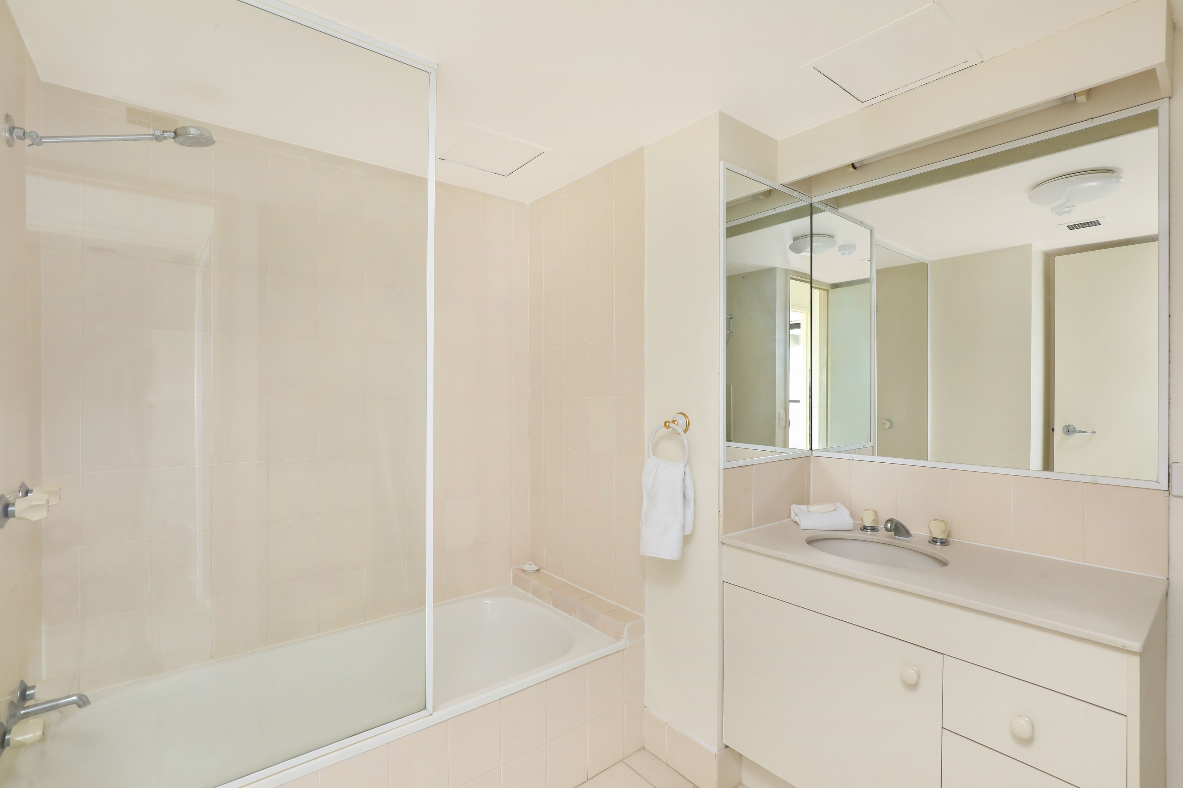 Palmerston Tower on Southport Broadwater — image 15