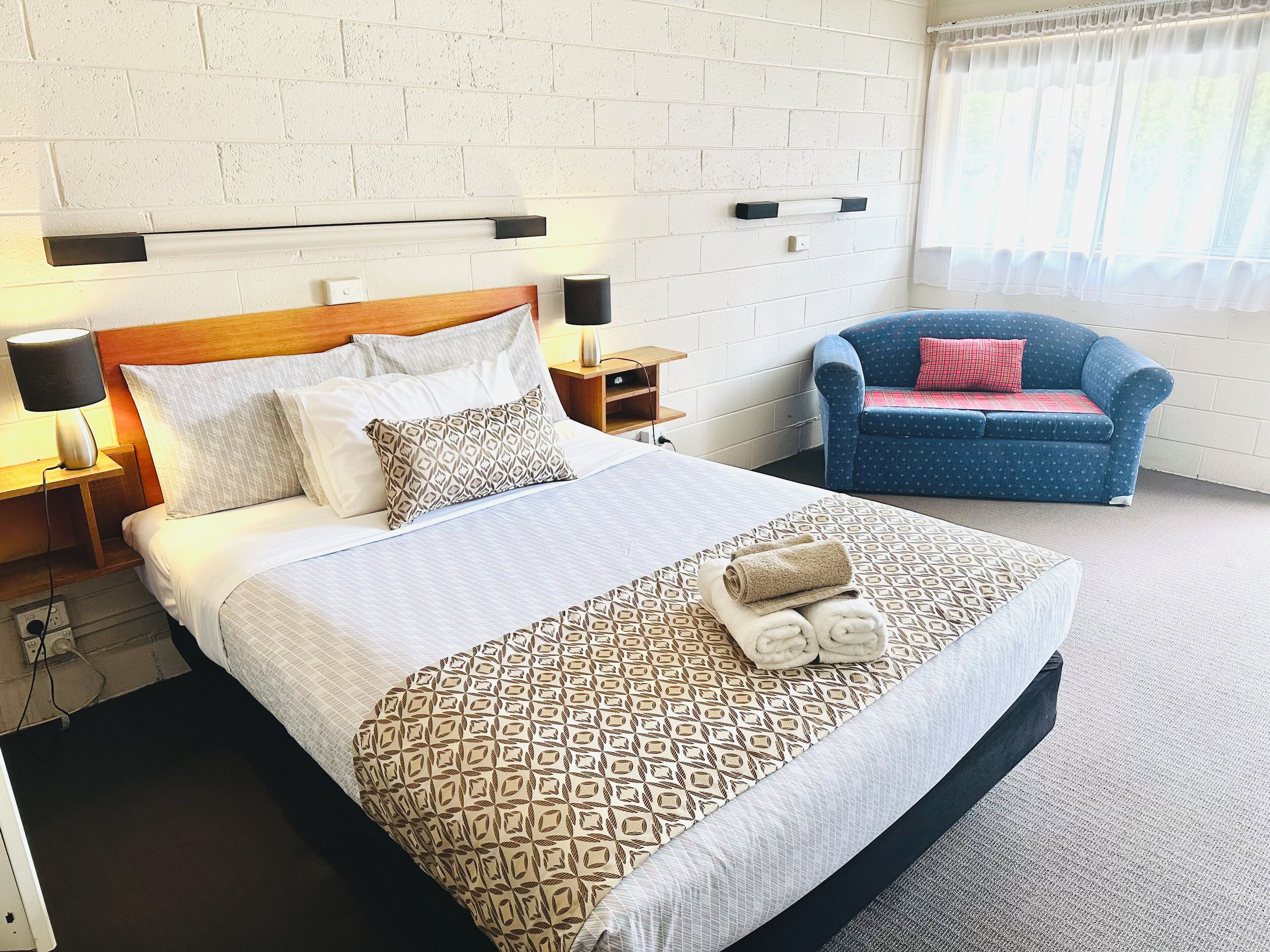 Desk, blackout drapes, free WiFi, bed sheets