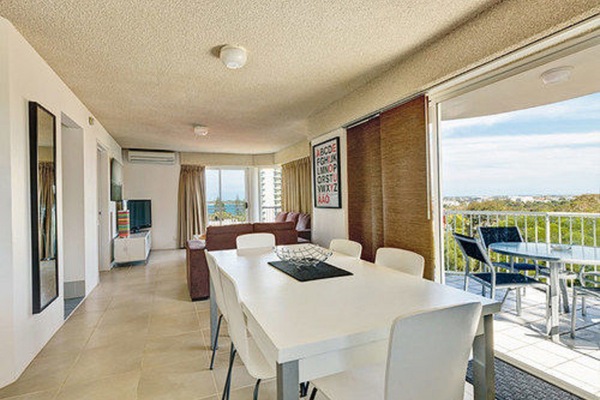 Two Bedrooms Rooftop Apartment | In-room dining