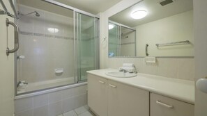 Two Bedrooms Apartment | Bathroom | Shower, hair dryer, towels, toilet paper - Bayviews & Harbourview Holiday Apartments (Mooloolaba)