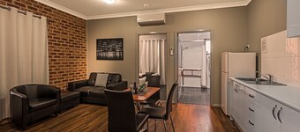 Akuna Motor Inn and Apartments