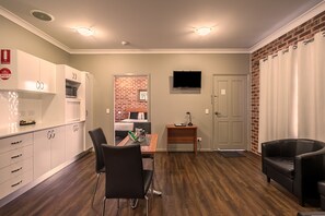Standard Apartment, 2 Bedrooms (Wheelchair Friendly) | Living area | 42-inch TV with satellite channels - Akuna Motor Inn and Apartments (Dubbo)