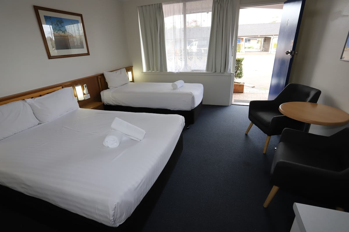 Twin Room (NOT PET FRIENDLY)