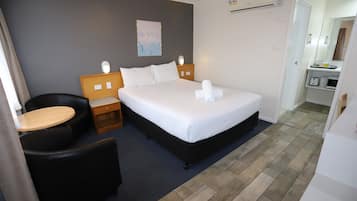 Deluxe Queen Room (Pet Friendly)