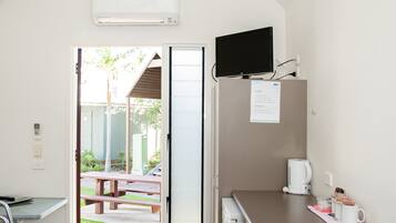 Studio, Shared Bathroom | Free WiFi, bed sheets