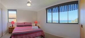 Tabla de planchar con plancha, cunas y camas plegables/adicionales 