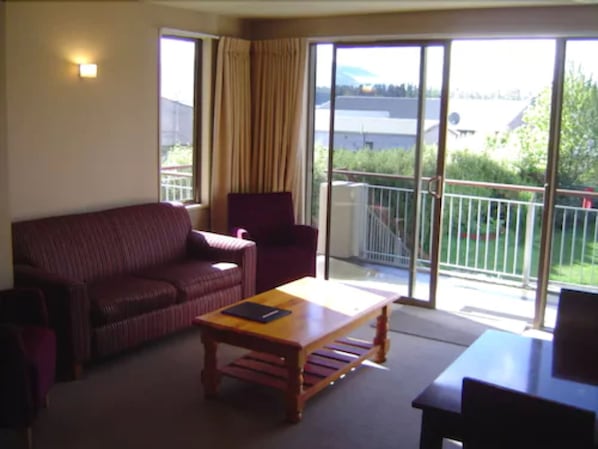 Family Suite, 2 Bedrooms, Kitchenette | Living area | LCD TV - Methven Motels & Apartments (Methven)