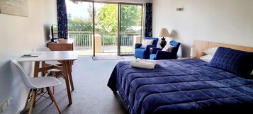 Soundproofing, free WiFi, bed sheets