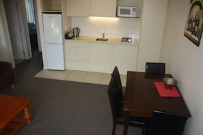 Family Suite, 2 Bedrooms, Kitchenette | Private kitchen | Full-size fridge, microwave, coffee/tea maker, electric kettle - Methven Motels & Apartments (Methven)