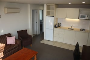 Family Suite, 2 Bedrooms, Kitchenette | Living area | LCD TV - Methven Motels & Apartments (Methven)