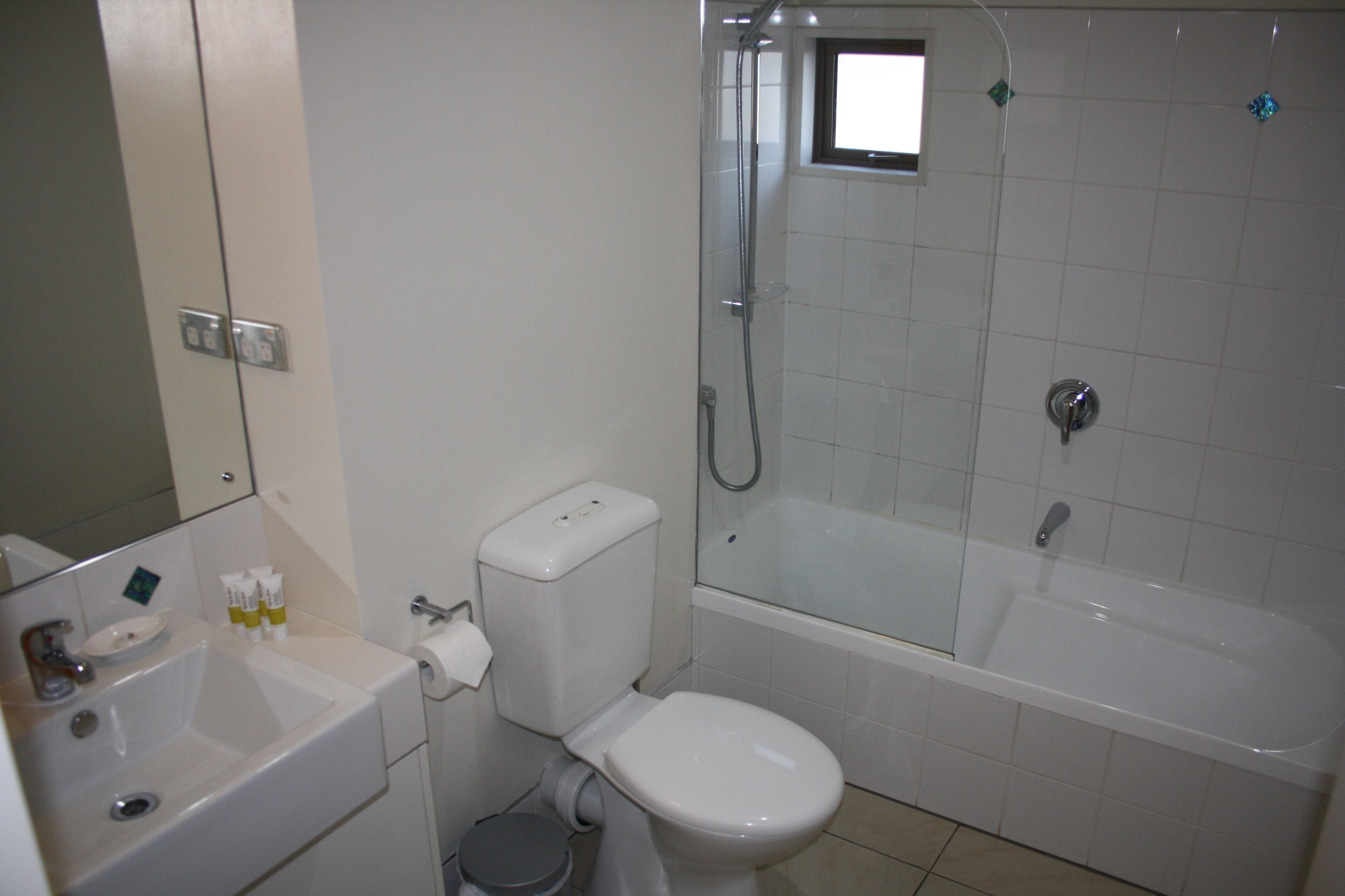 A bathroom with a toilet, sink, and bathtub.