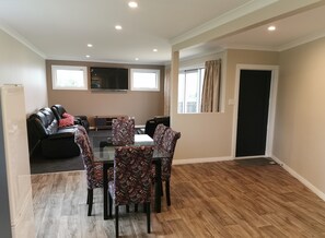 Park House | Living area - Levin Top 10 Holiday Park (Levin)