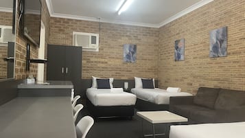 Suite Standard, 1 chambre, non-fumeurs, réfrigérateur et four à micro-ondes | 1 chambre, couette en duvet d'oie, surmatelas, bureau