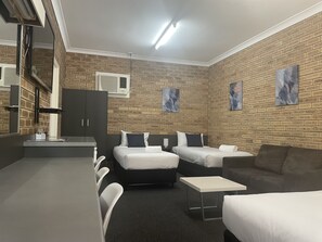 Standard Suite, 1 Bedroom, Non Smoking, Refrigerator & Microwave - Blue Violet Motor Inn (East Toowoomba)