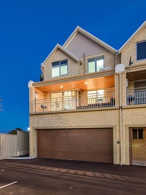 Exterior detail - Serenity on the Terrace (Mandurah)